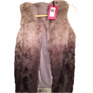 NWT Chelsea & Violet gray faux furry vest M cozy